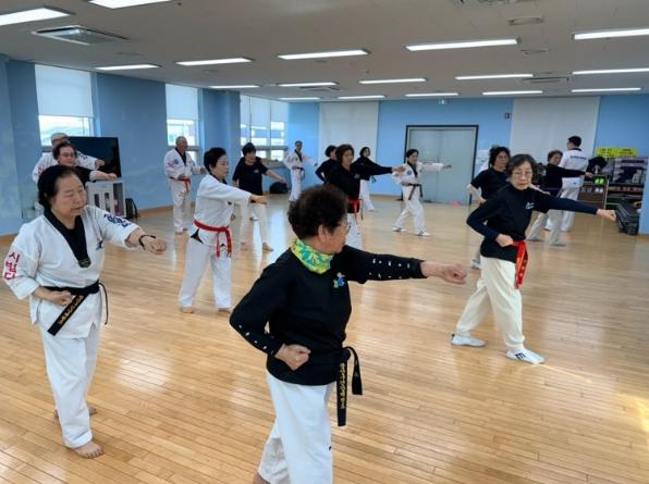 광산구, 어르신 건강태권도 교실 하남권까지 확대 기사 이미지