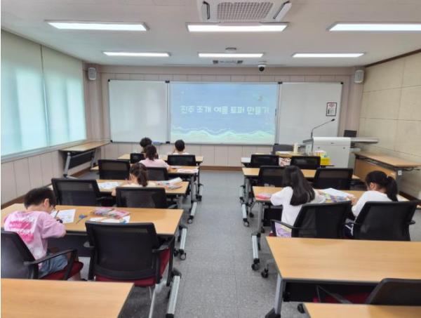태안교육지원청 태안도서관, 그림책 활용 여름 독서 교실 운영 기사 이미지