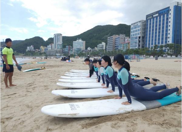 아동성장 프로젝트 ‘함께 서프(Sufr), 함께(Jump)’ 1박 2일 서핑 & 해운대 문화체험 기사 이미지