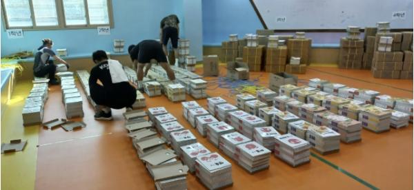 안산교육지원청, '교과서는 교실 안까지' 2학기 초등학교 교과서 배부 지원 기사 이미지