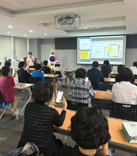 연제구, 동 지역사회보장협의체 위원 대상 스마트폰 AI 활용 교육 실시 기사 이미지