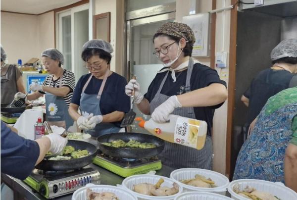 이천시 창전동부녀민원봉사대, 말복 맞아 사랑의 삼계탕 나눔 기사 이미지