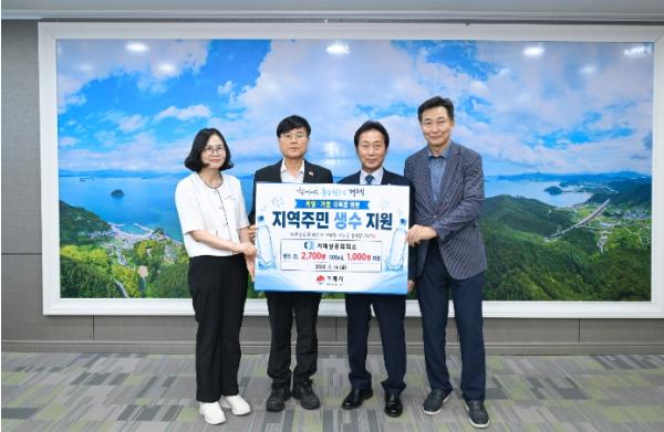 거제상공회의소, 폭염․가뭄 장기화에 농․어촌․도서지역 주민에 생수 지원 기사 이미지
