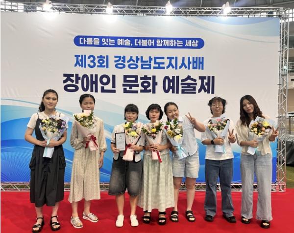 의령 사랑의집 ‘의령스마일밴드’, 장애인 문화예술제 최우수상 기사 이미지