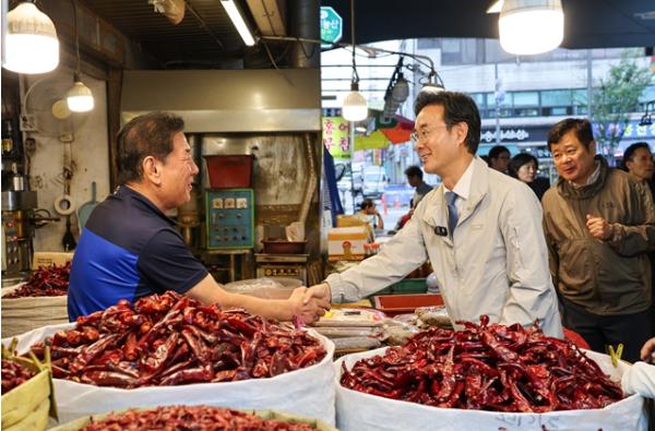 최동민 동대문구청장, 추석 앞두고 전통시장 14곳서 민생 살핀다 기사 이미지