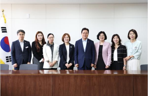 박완수 지사, 경남간호조무사회 만나... 보건의료 현장 목소리 청취 기사 이미지