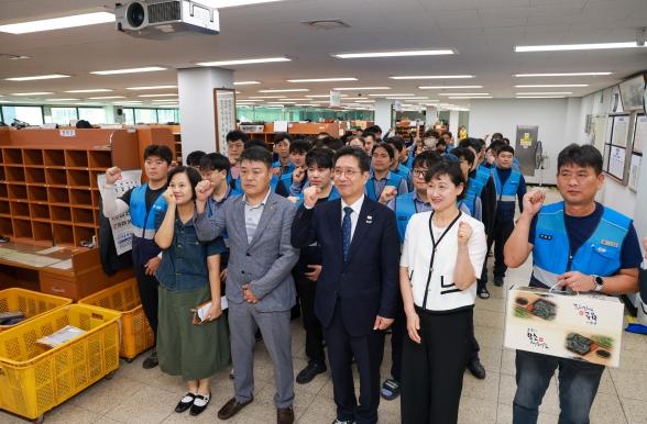 김해시, 추석 맞아 유관기관 현업근무자 위문‧격려 기사 이미지