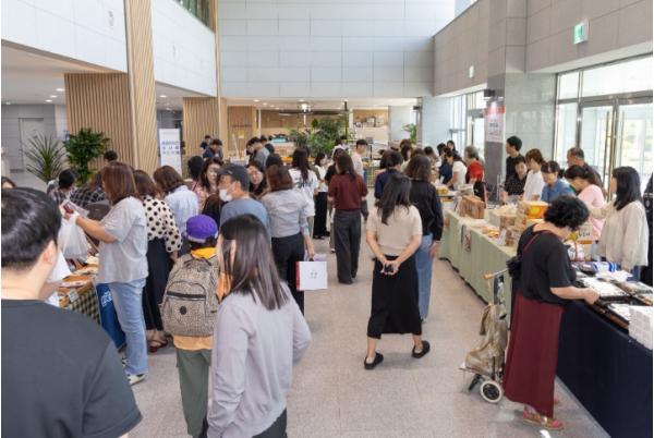 익산시청에 열린 특별한 장터…장애인·노인 생산품 판매 기사 이미지