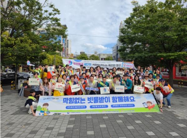 대구시, 신매시장에서 시민과 함께하는 빗물받이 점검 및 홍보 활동 전개! 기사 이미지