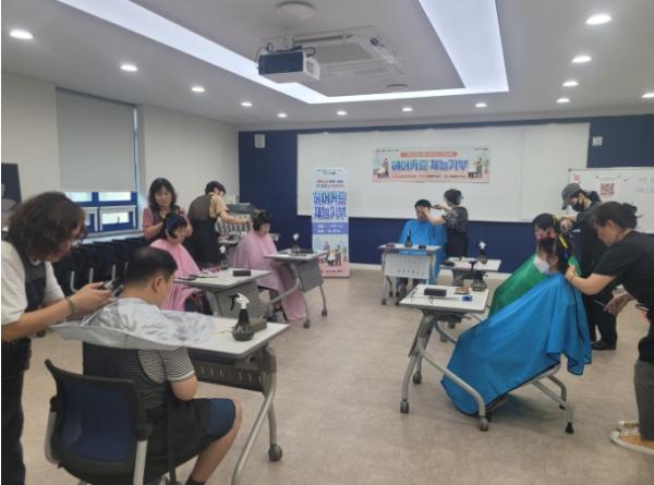 연제구, 장애인 평생학습도시 연계 ‘홈케어 헤어커트’ 재능기부 실시 기사 이미지