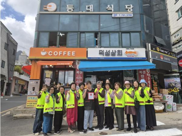 울릉군, 신규 착한가게 3개소 현판 전달 기사 이미지