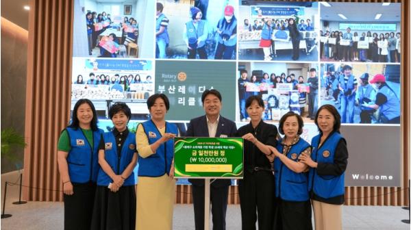 부산레이디스로타리클럽, 동래구 아이들에게 새 공부방 선물 기사 이미지
