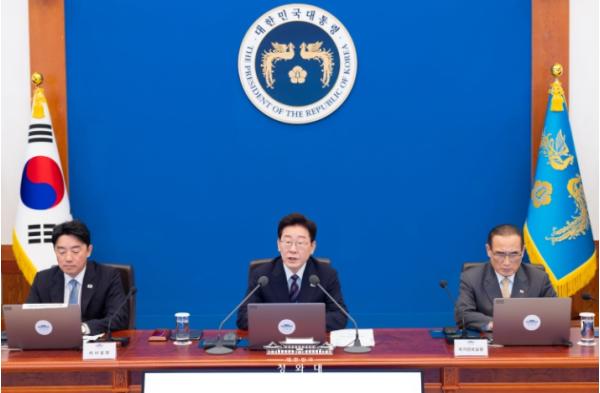 이 대통령 '더 낮은 자세로 더 세밀하게 국정 다듬어 갈 것'