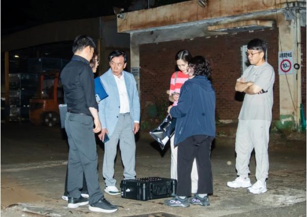 ​서해구청장, 현장중심 악취 대응...주민과 함께 야간 환경순찰 실시 기사 이미지