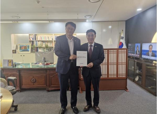 계룡시장, 문체부 2차관 만나 지역 문화·관광 현안 건의 기사 이미지
