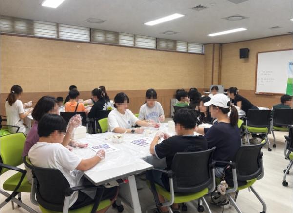 남동구 드림스타트, 가족과 함께 ‘절편 플라워 떡케이크’ 만들기 기사 이미지