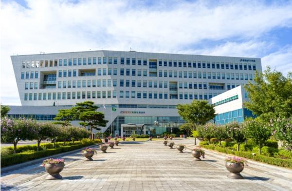 충남교육청, 추석 연휴 주차장 문 활짝...귀성길 주차 부담 던다 기사 이미지