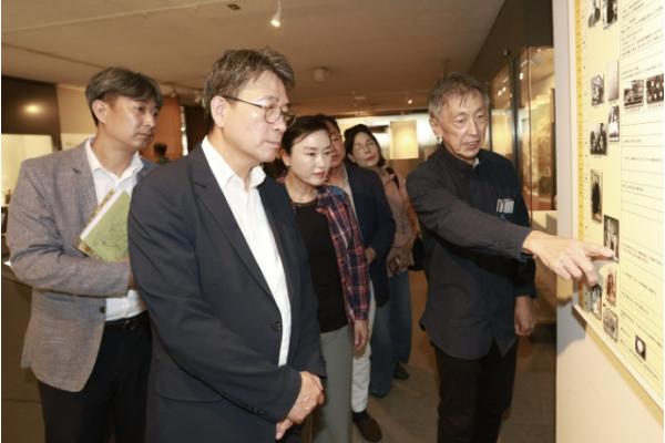 안병윤 예천군수, 日 고려미술관 방문… 故 정조문 선생 유지 계승 위한 협력 논의 기사 이미지