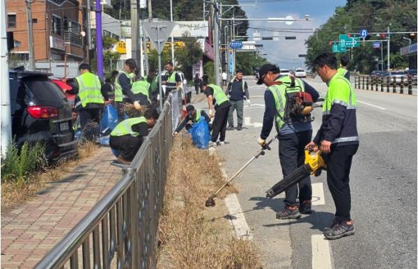 가평군 우주산업개발, 청평면 대청소 실시 기사 이미지