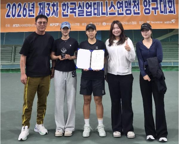 진안군청 테니스선수단 임은지 선수, 혼합복식서 우승 달성 기사 이미지