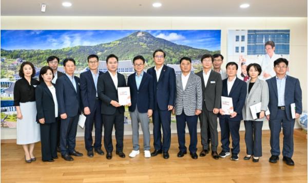 문경시, 이철우 경상북도지사와 정책 소통 회의 개최 기사 이미지