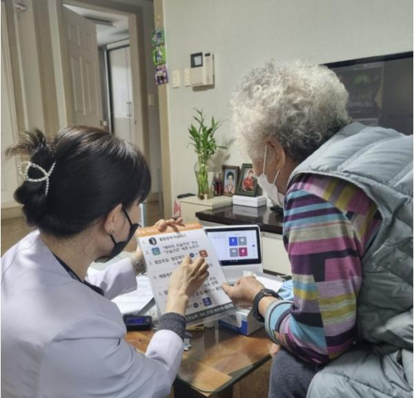 시흥시보건소, 인공지능·사물인터넷 활용...어르신 건강관리로 스마트 돌봄 강화 기사 이미지