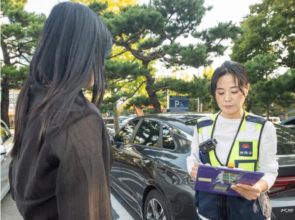 양천구, 불법 주정차 단속 현장에 '바디캠코더' 도입… 단속원 안전 강화 기사 이미지