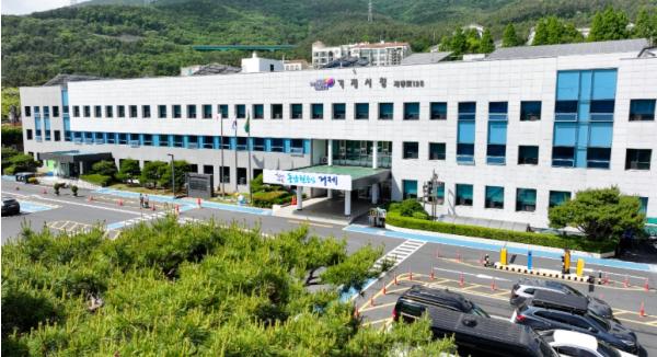 거제시, 노후 건물번호판 새 단장... 2027년까지 전면교체 기사 이미지
