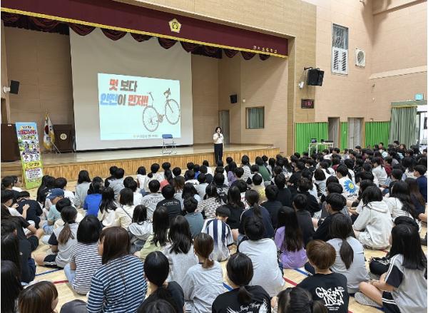 '브레이크 없는 질주 막는다' 구미시, 찾아가는 두바퀴 안전교육 실시 기사 이미지