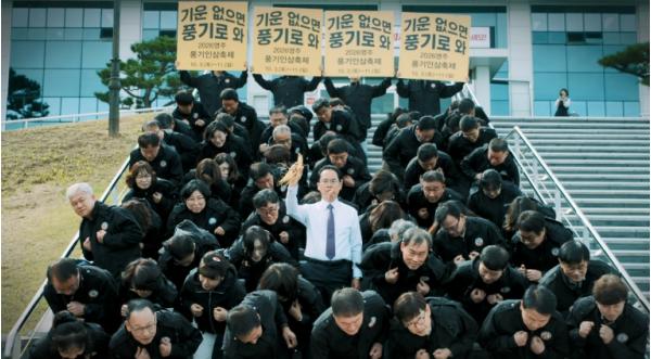 “공무원들이 직접 춤췄다”…영주시 축제 패러디 영상 화제 기사 이미지