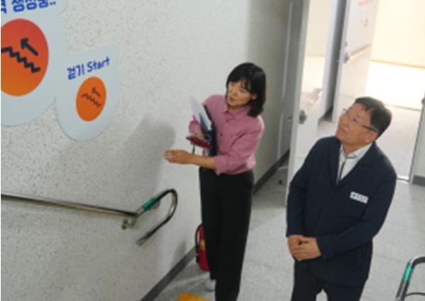 서울시 광진구, 청사 내 ‘건강계단’ 조성…계단 오르기로 일상 속 걷기 실천 기사 이미지