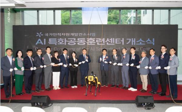 구미, 로봇 국가첨단전략산업 특화단지 지정! 대한민국 휴머노이드 산업의 중심에 서다! 기사 이미지