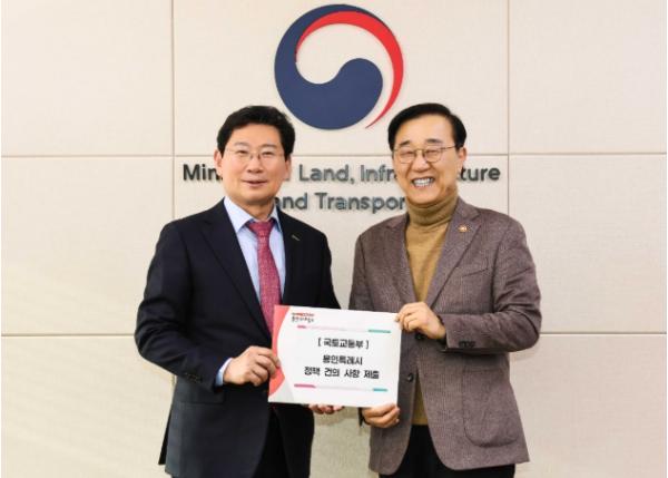 이상일 용인특례시장, 10월 1일 신상진 성남시장과 경기남부광역철도의 제5차 국가철도망구축계획 반영 위한 공동 결의대회 갖는다 기사 이미지