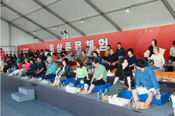 제44회 금산세계인삼축제 홍삼 족욕·케이-인삼 뷰티관 인기 기사 이미지