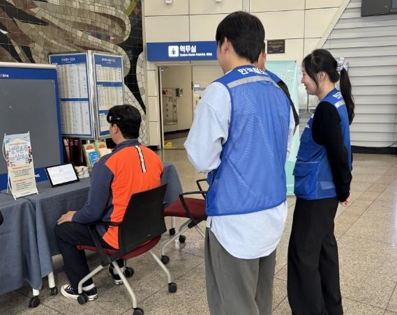 포항시 북구보건소, KTX 포항역서 생명존중 캠페인…시민 마음건강 살펴