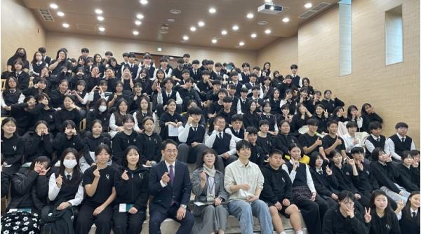 괴산군, `2026 교육·문화 탐방 프로그램 괴산고 특강` 개최 기사 이미지