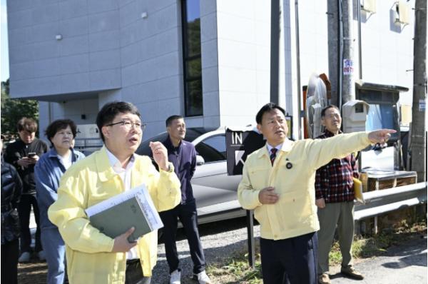 신동화 구리시장, '시민 공감 로드체킹' 현장 점검...한다리길 주민 의견 듣고 백교·샛다리저수지 살펴