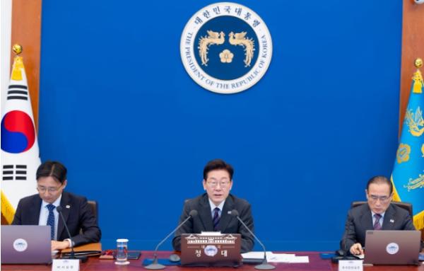 이 대통령 '우리 경제 새로운 도약 기회…국민 체감할 수 있도록 전력'
