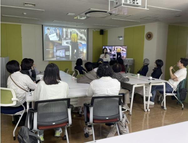 동두천 꿈나무정보도서관, 그림책 감상과 해설을 잇는 도슨트 교육 마무리 기사 이미지
