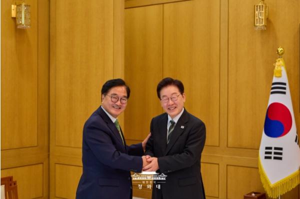 이재명 대통령, 우원식 전 국회의장 초청 오찬 