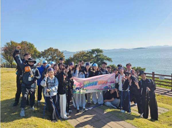 충북교육청 해양교육원, 서해랑길 8km 걸으며 도전과 성장의 발걸음 기사 이미지
