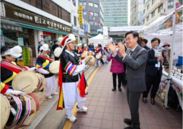 서울시 동대문구, 서울약령시 보제원 축제 열려…무료 진료·비빔밥 나눔
